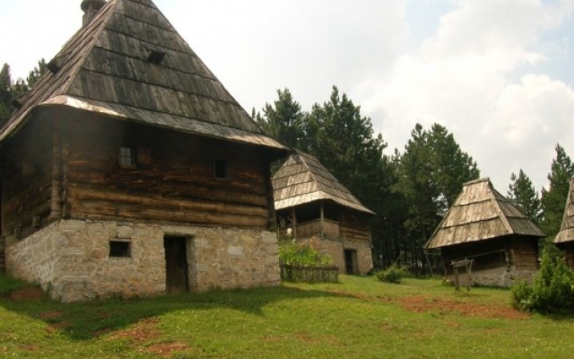 Этническая деревня Сирогојно